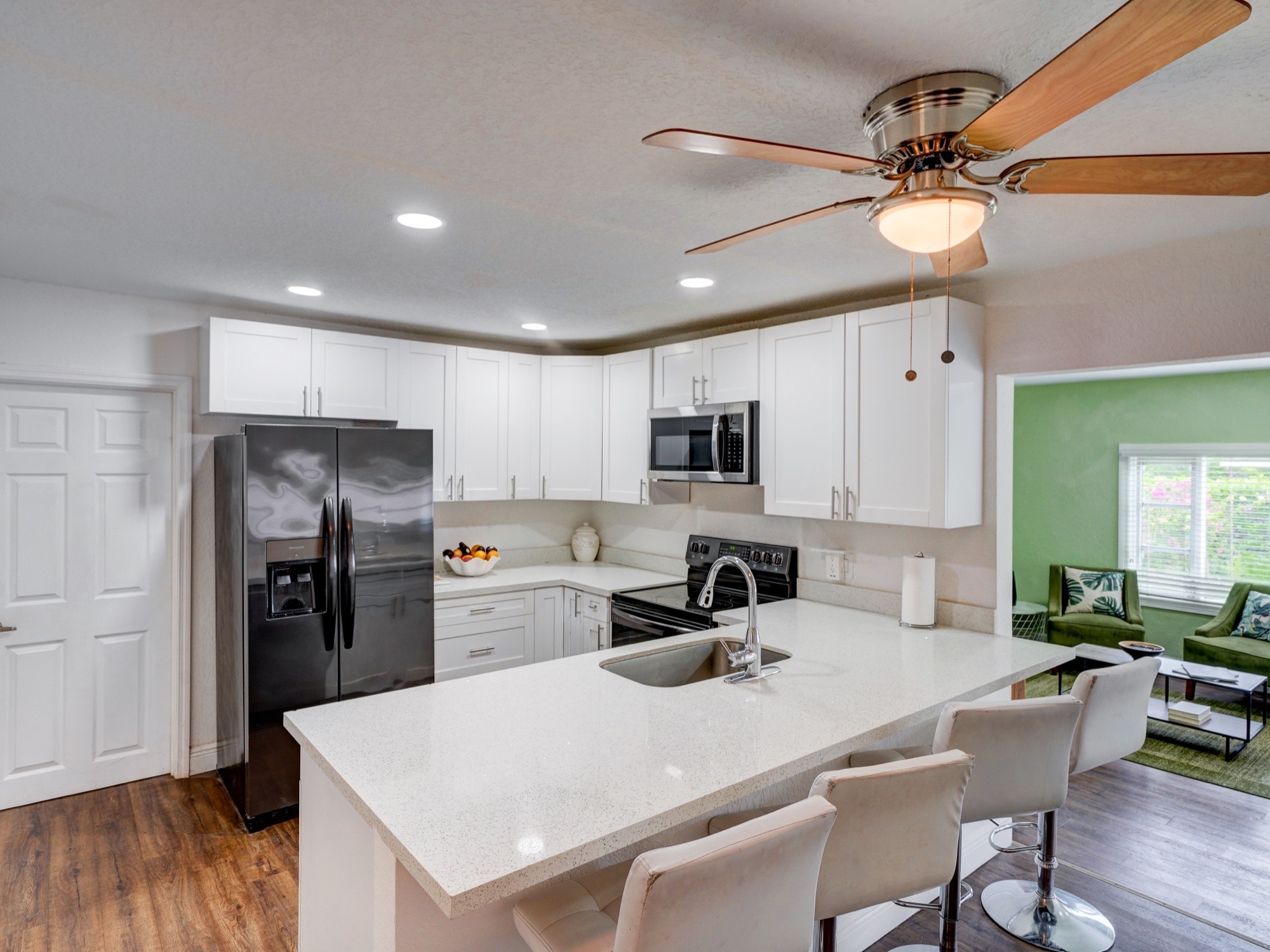 Casa Bonita kitchen with quartz island